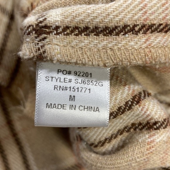 Gilli Brown Tan Plaid Button Up Shacket Size Medium - Picture 4 of 6